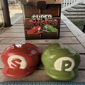 Super Mario Bros Salt & Pepper Super Shakers - Mario & Luigi Geek Fuel